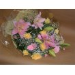 島根県益田市花一の花　ユリとバラの花束