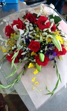 花束少し・・・と、プリ少し・・・｜「花一」　（島根県益田市の花キューピット加盟店 花屋）のブログ