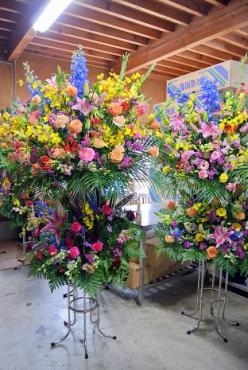 展示場のオープンにお祝いのスタンド花！｜「花一」　（島根県益田市の花キューピット加盟店 花屋）のブログ