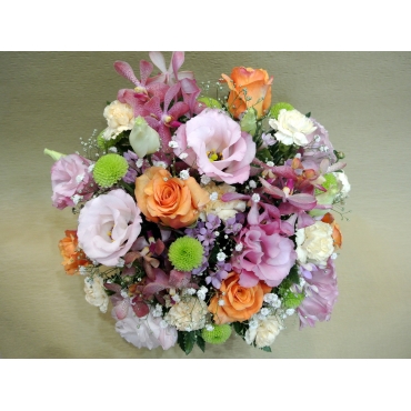 バラとランを使ったアレンジメント(色おまかせ)