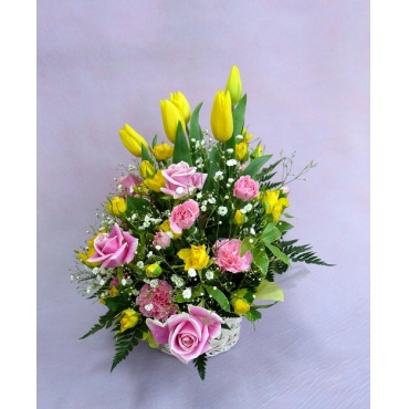 黄色・ピンクの明るいアレンジメント