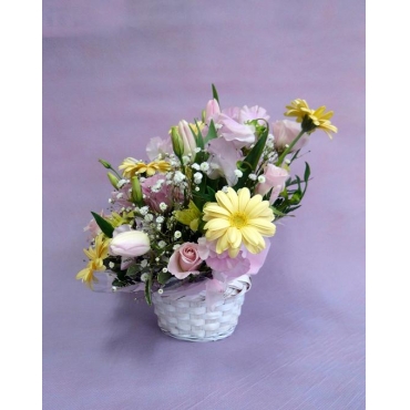 淡い色合いのピンク～オレンジ系アレンジメント