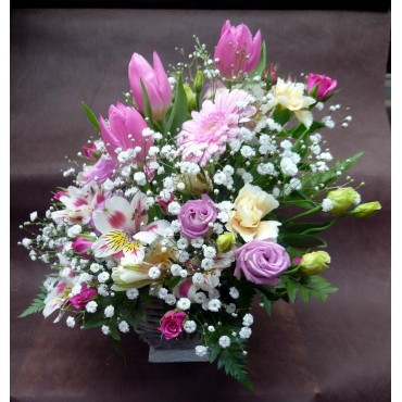 かすみ草たっぷりふんわりアレンジメント