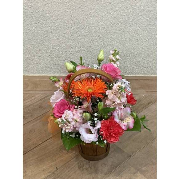 ピンク・オレンジ系で優しいアレンジメント